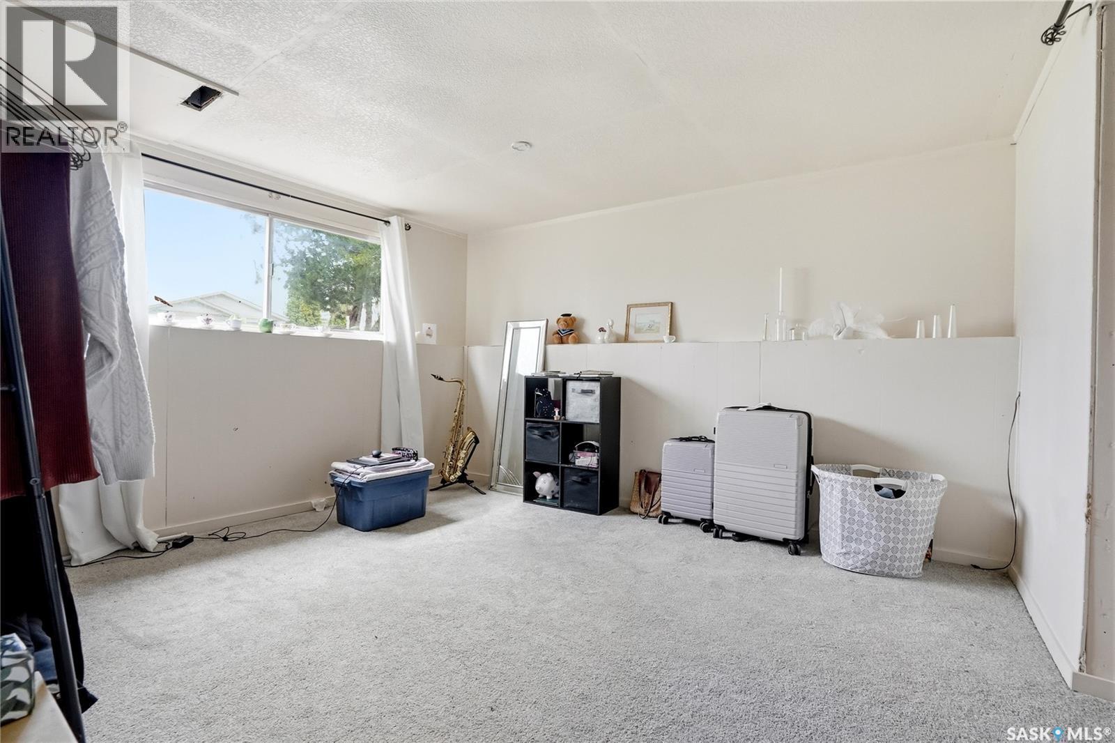 405 St Laurent Crescent, Saskatoon, SK - Indoor