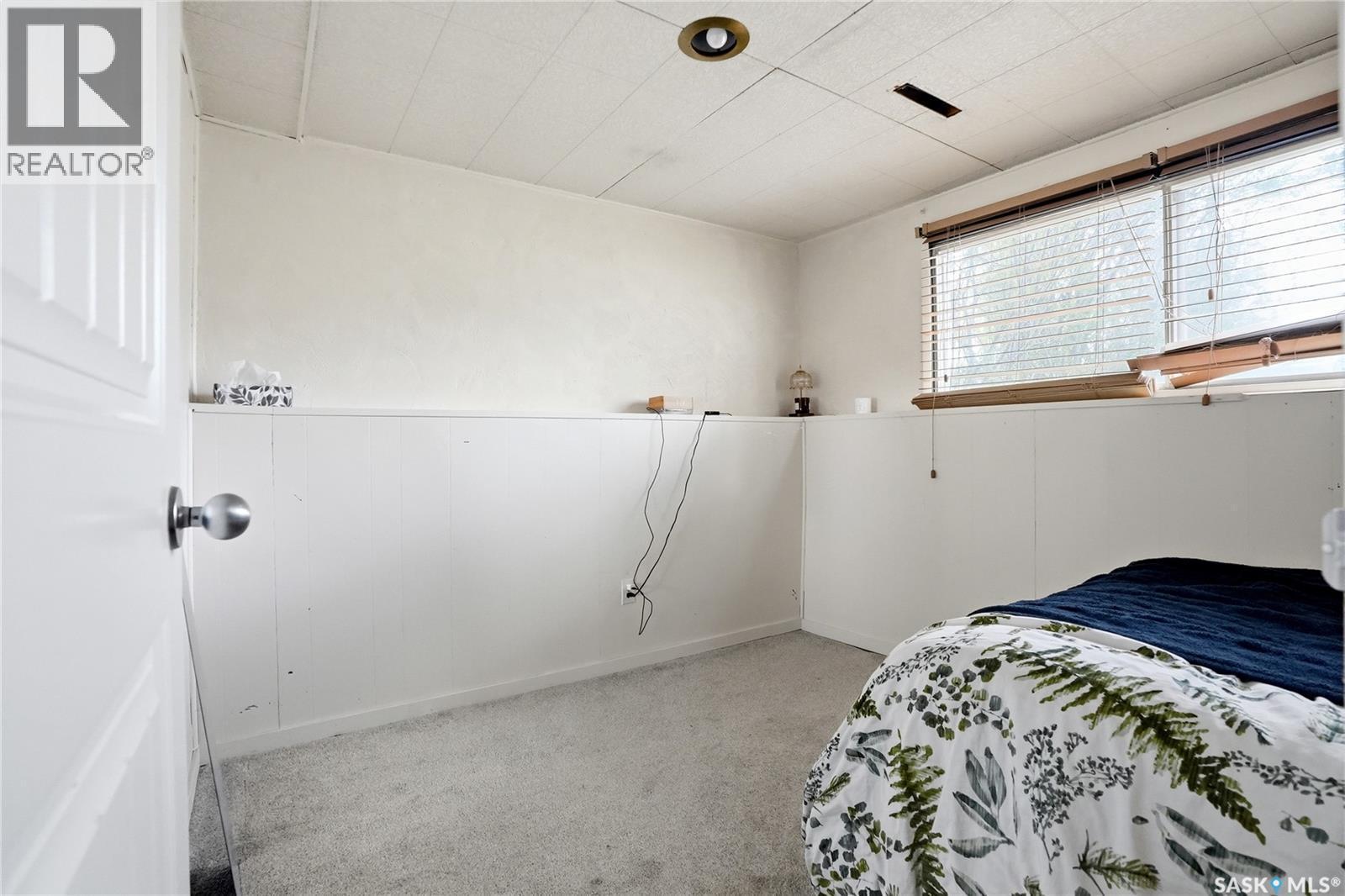 405 St Laurent Crescent, Saskatoon, SK - Indoor Photo Showing Bedroom