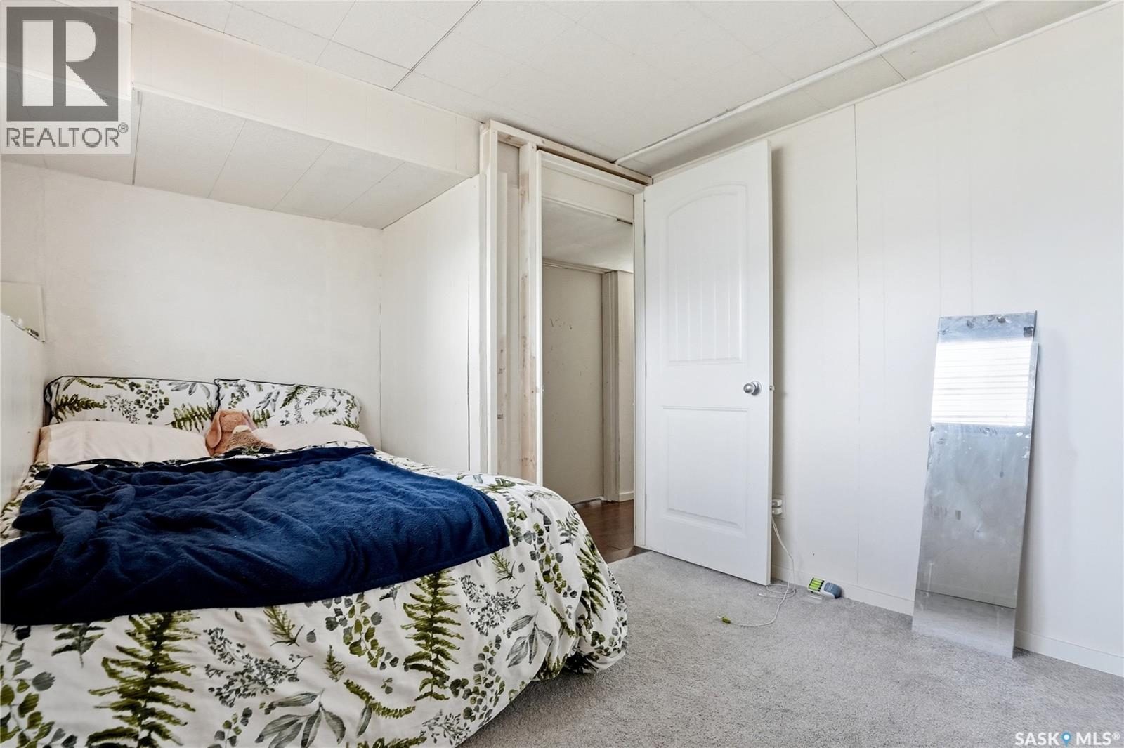 405 St Laurent Crescent, Saskatoon, SK - Indoor Photo Showing Bedroom