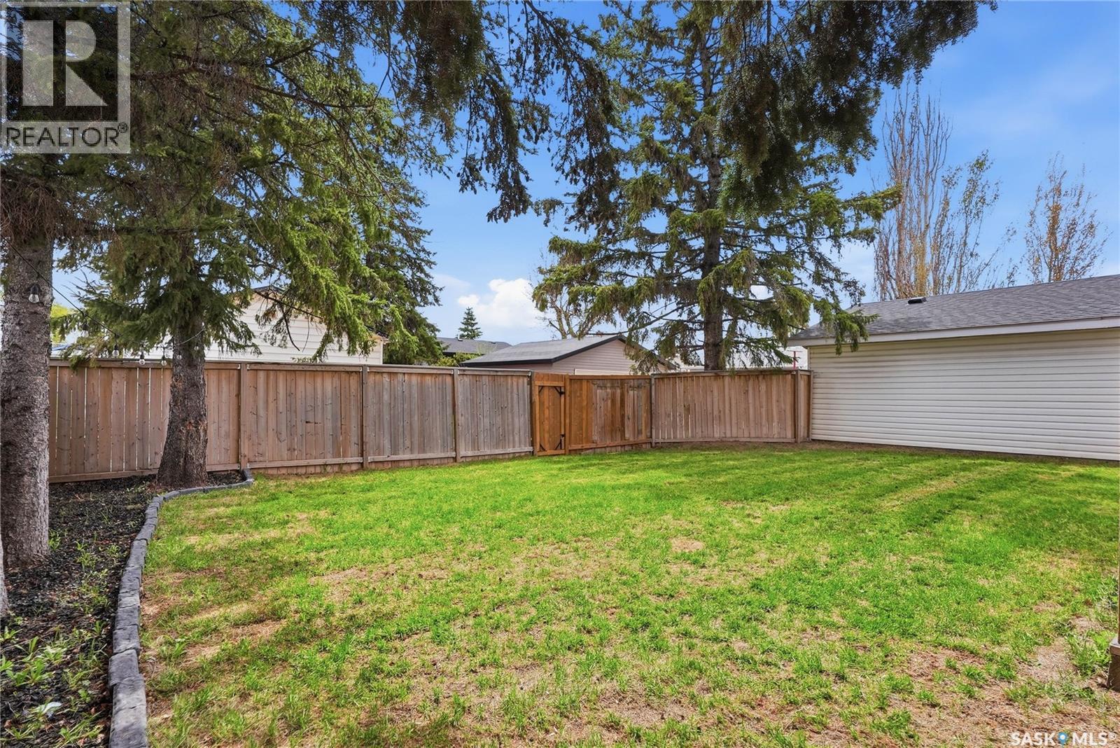405 St Laurent Crescent, Saskatoon, SK - Outdoor