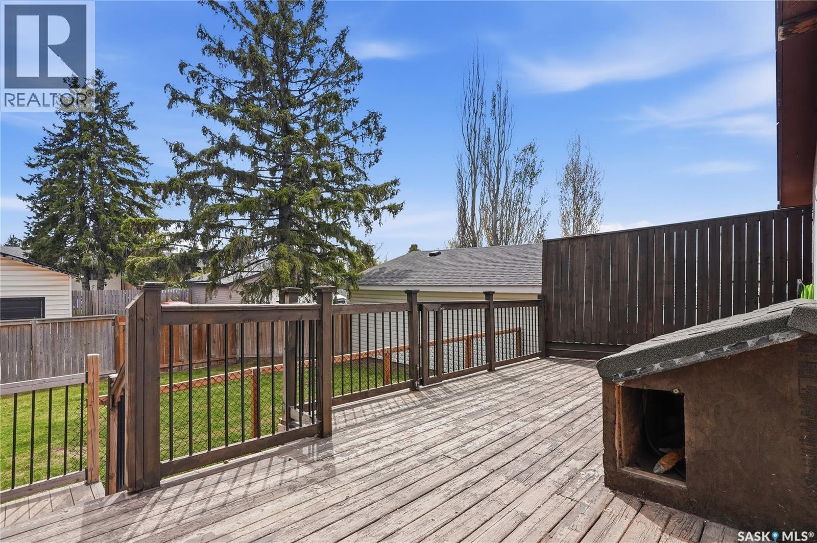 405 St Laurent Crescent, Saskatoon, SK - Outdoor With Deck Patio Veranda
