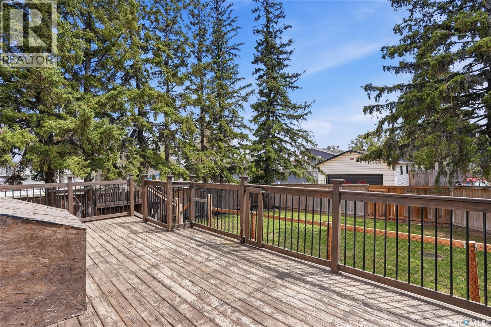 405 St Laurent Crescent, Saskatoon, SK - Outdoor With Deck Patio Veranda
