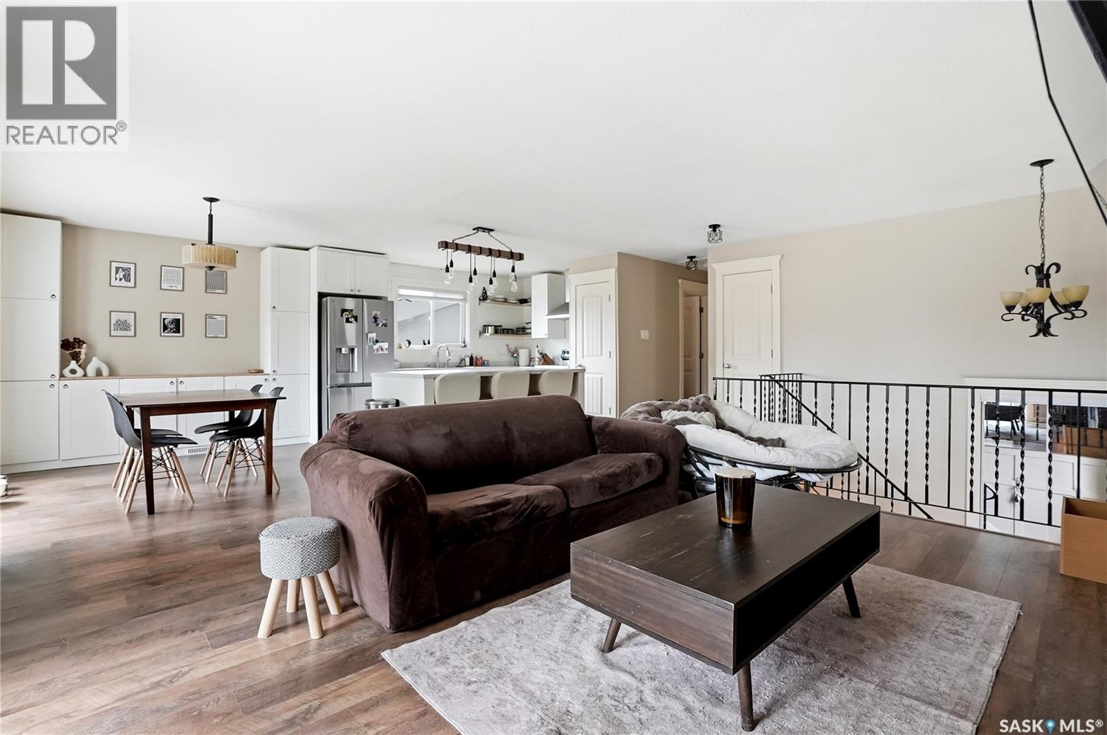 405 St Laurent Crescent, Saskatoon, SK - Indoor Photo Showing Living Room