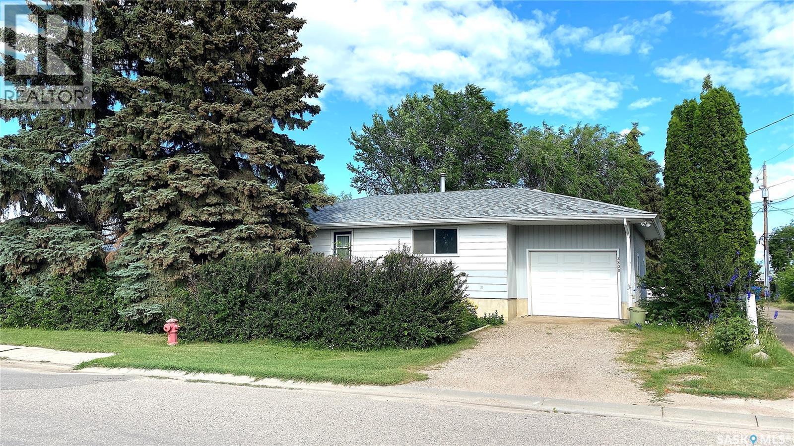 2800 1St Avenue E, Prince Albert, SK - Outdoor