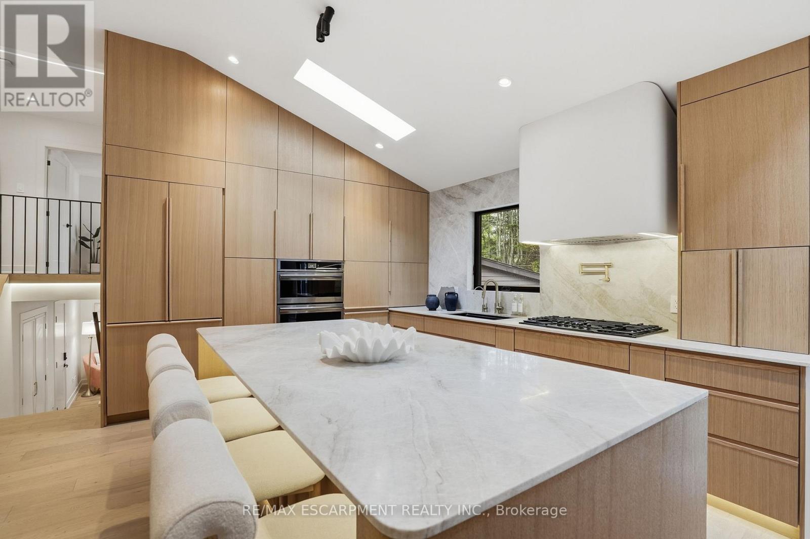 345 Rankin Drive, Burlington, ON - Indoor Photo Showing Other Room