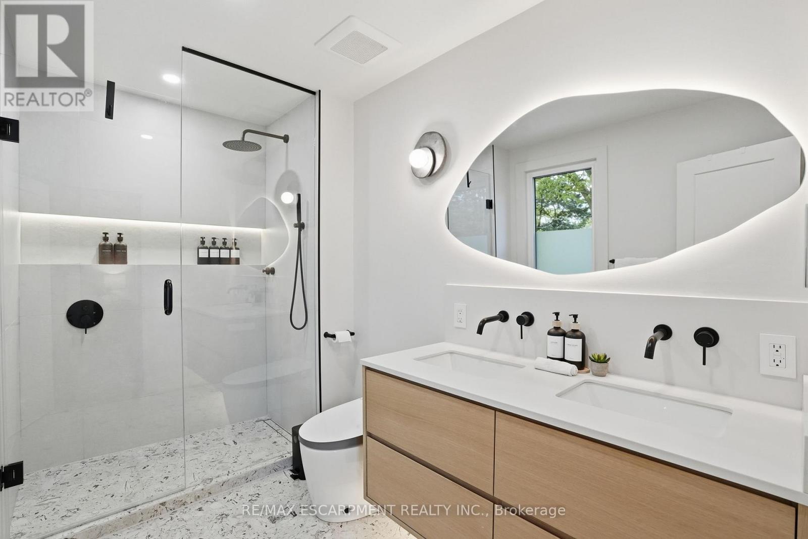 345 Rankin Drive, Burlington, ON - Indoor Photo Showing Bathroom