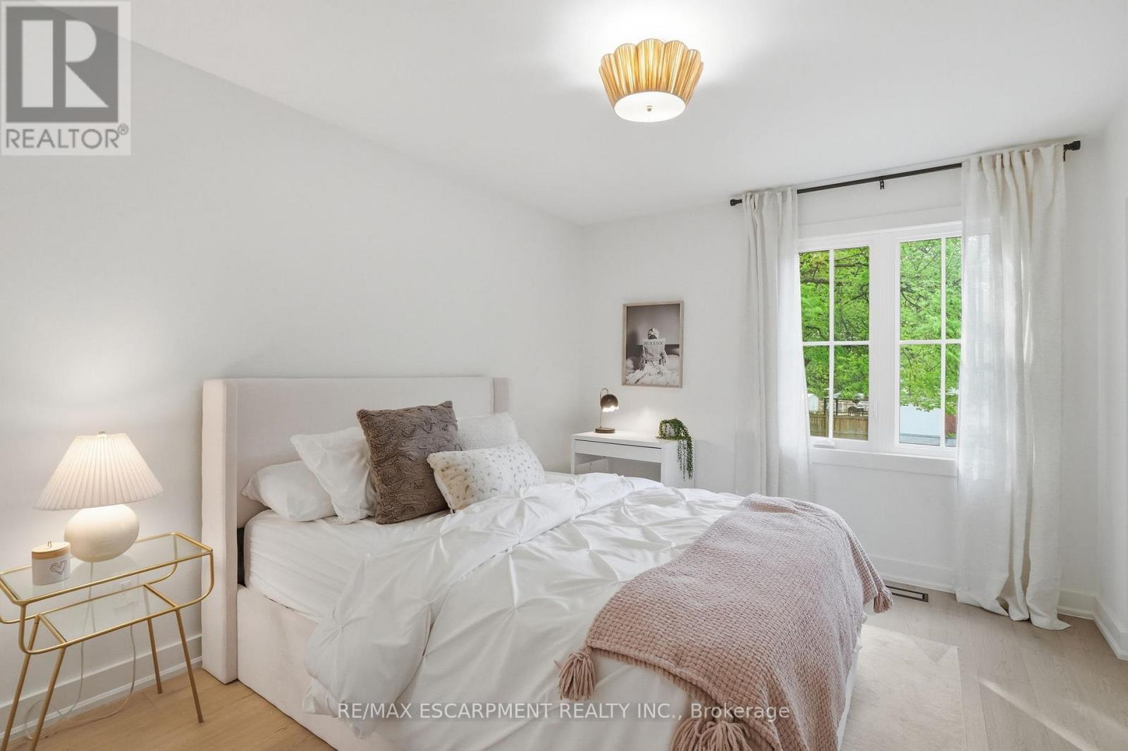 345 Rankin Drive, Burlington, ON - Indoor Photo Showing Bedroom