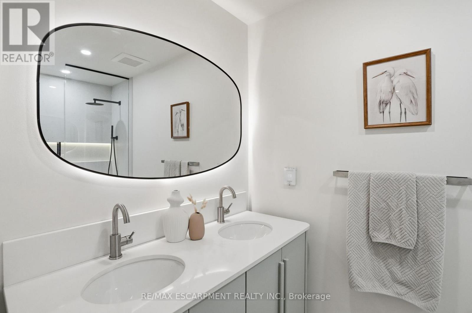 345 Rankin Drive, Burlington, ON - Indoor Photo Showing Bathroom