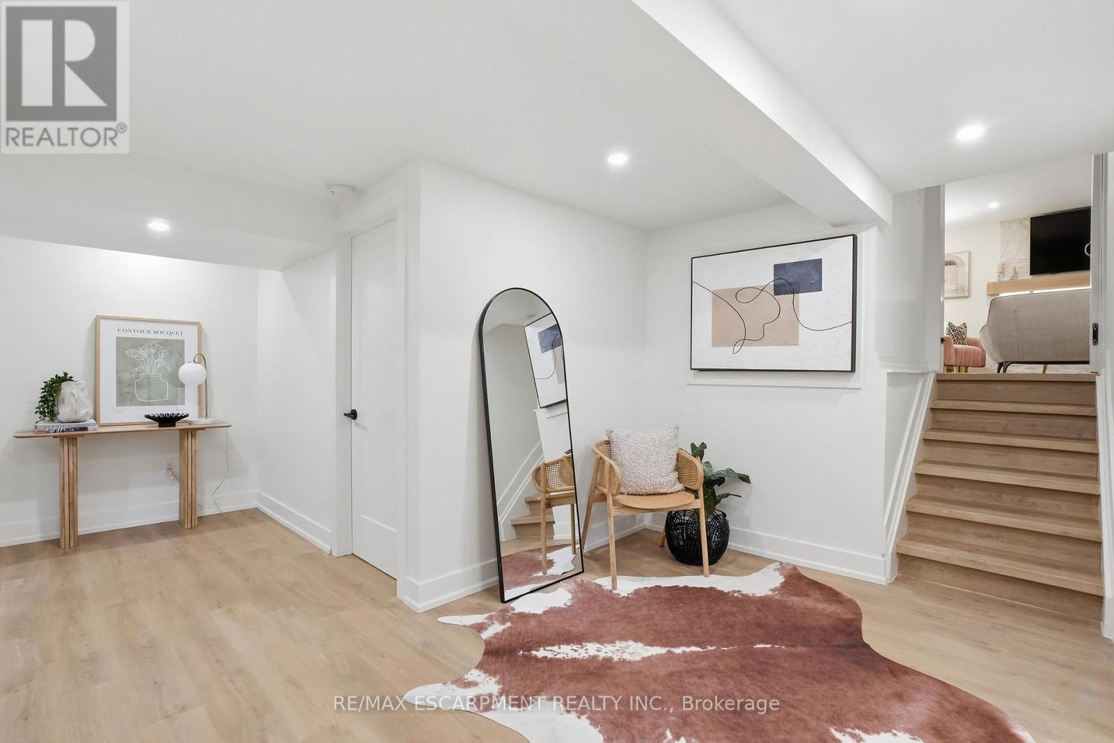 345 Rankin Drive, Burlington, ON - Indoor Photo Showing Other Room