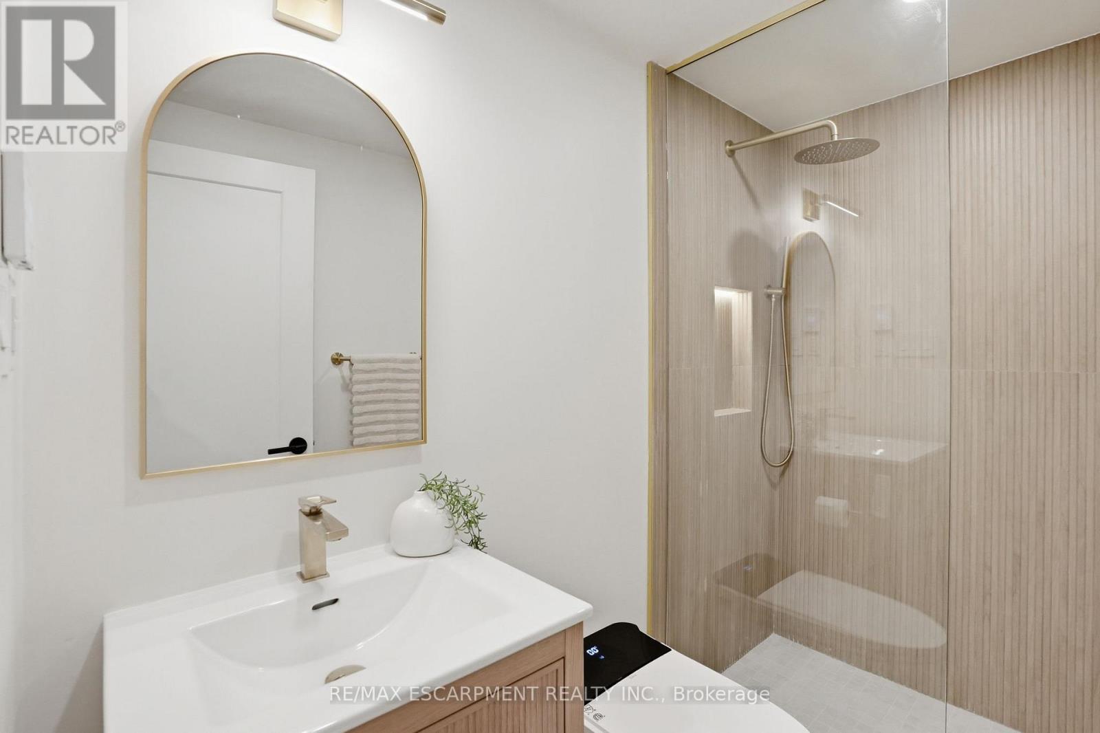 345 Rankin Drive, Burlington, ON - Indoor Photo Showing Bathroom