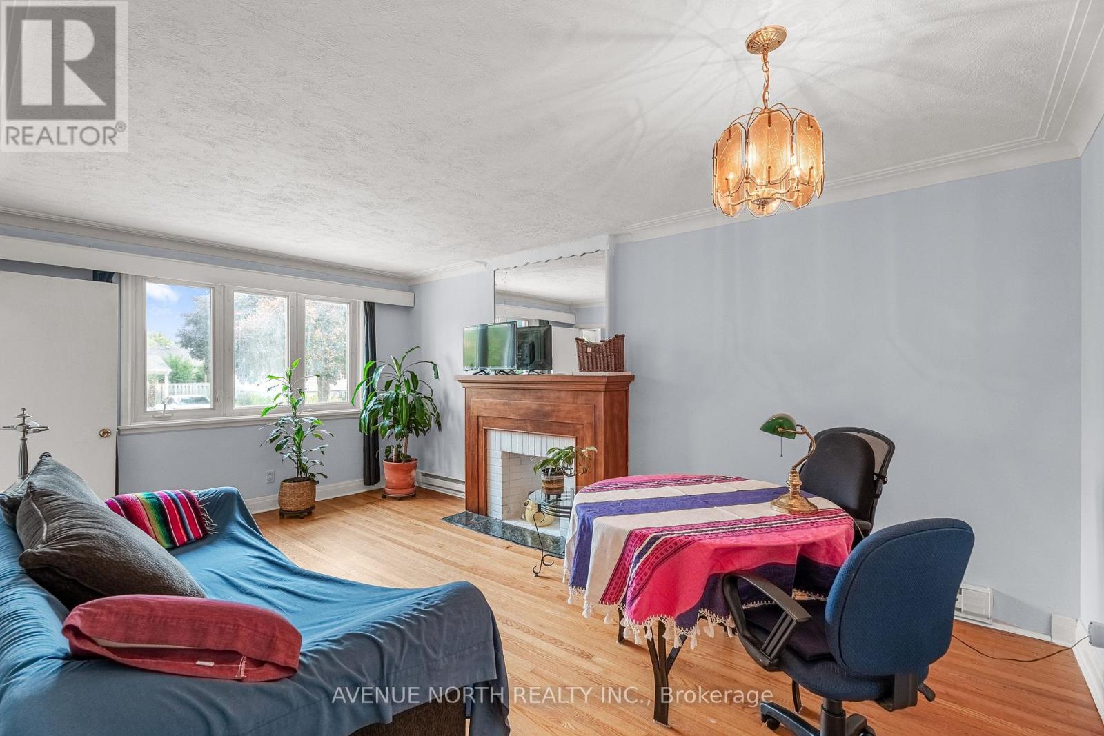 1210 Erie Avenue, Ottawa, ON - Indoor With Fireplace