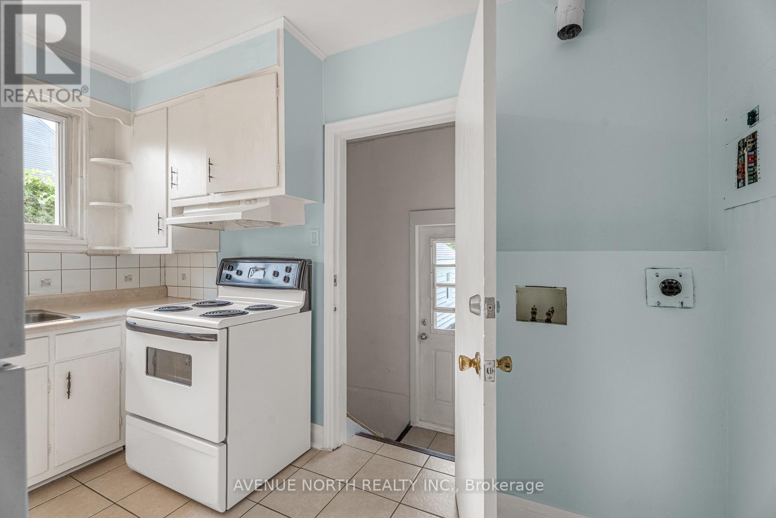 1210 Erie Avenue, Ottawa, ON - Indoor Photo Showing Kitchen