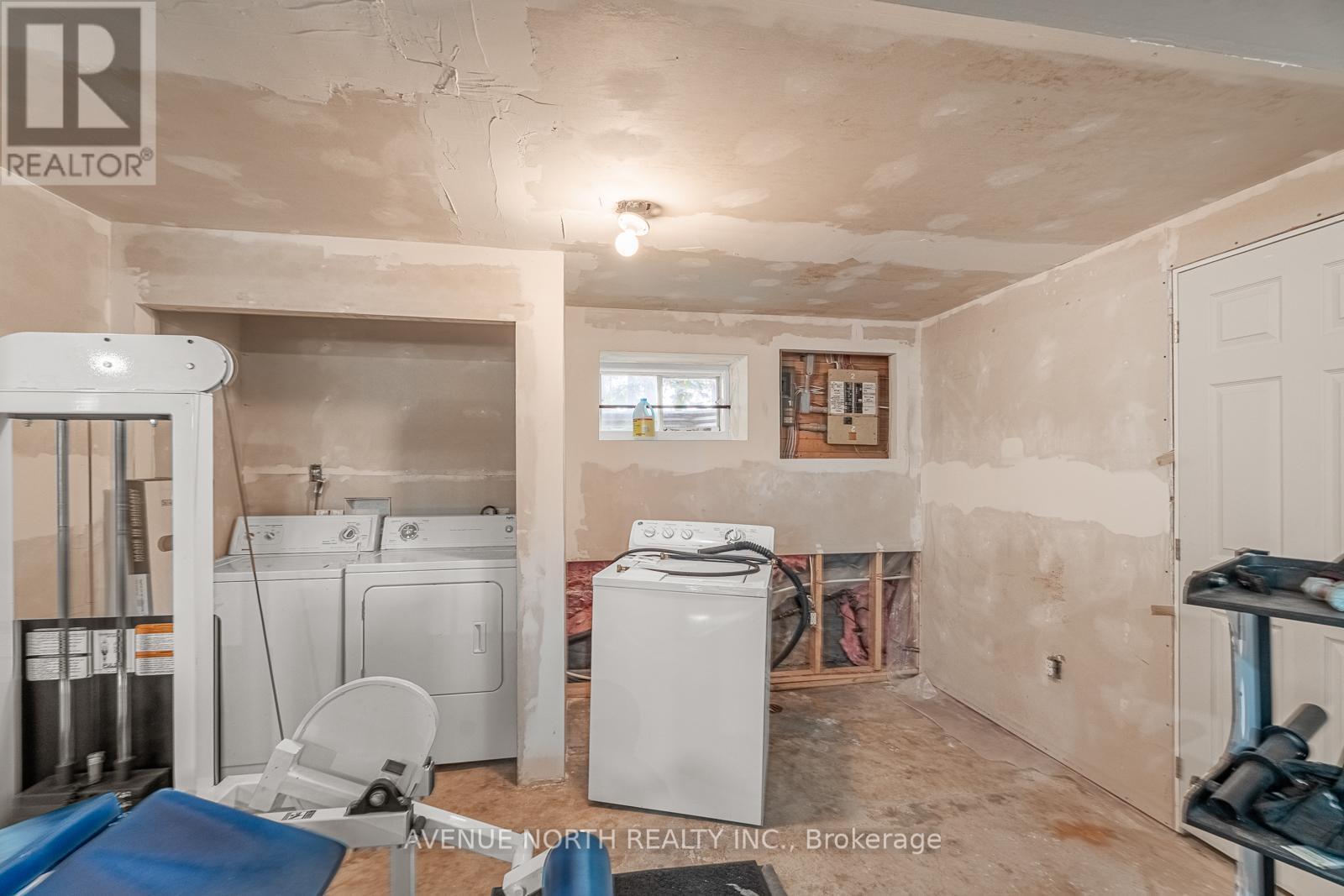 1210 Erie Avenue, Ottawa, ON - Indoor Photo Showing Laundry Room