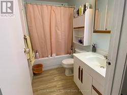 4 Pc. bath, upper level. -