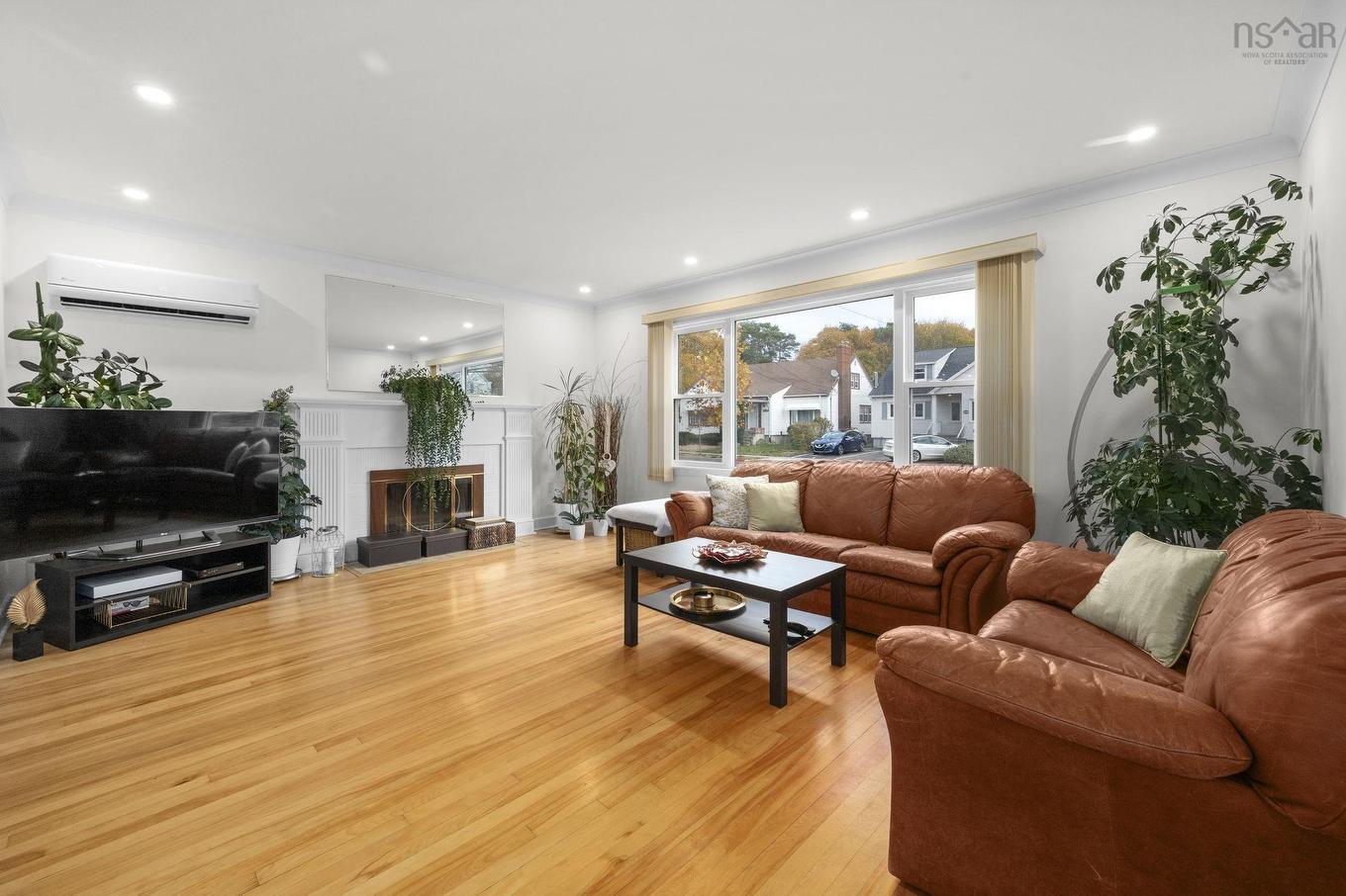 3162 Romans Avenue, Halifax, NS - Indoor Photo Showing Living Room