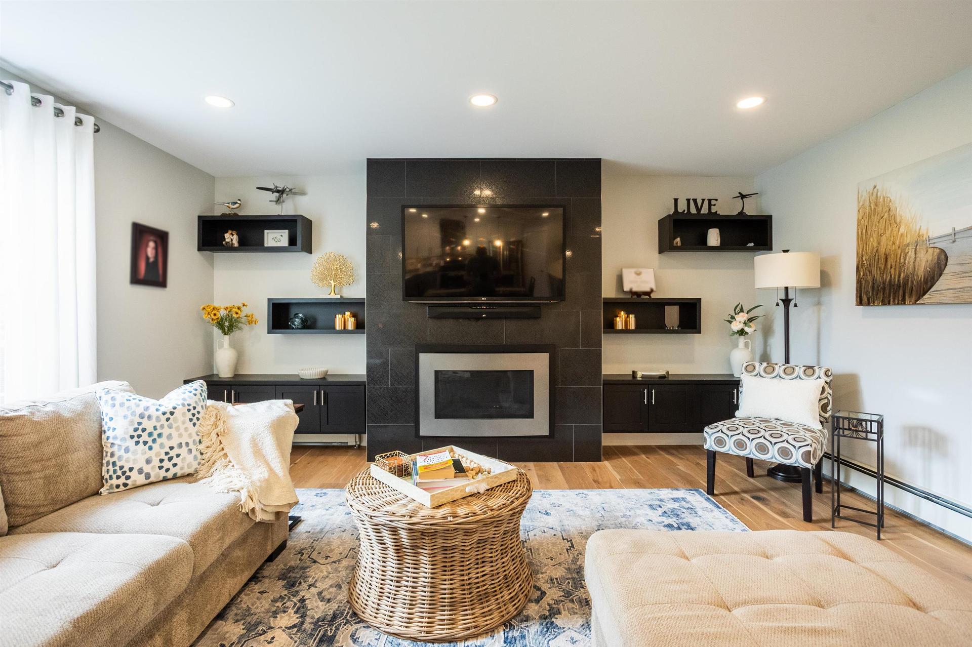123 Beach Grove Road, Charlottetown, PE - Indoor Photo Showing Living Room With Fireplace