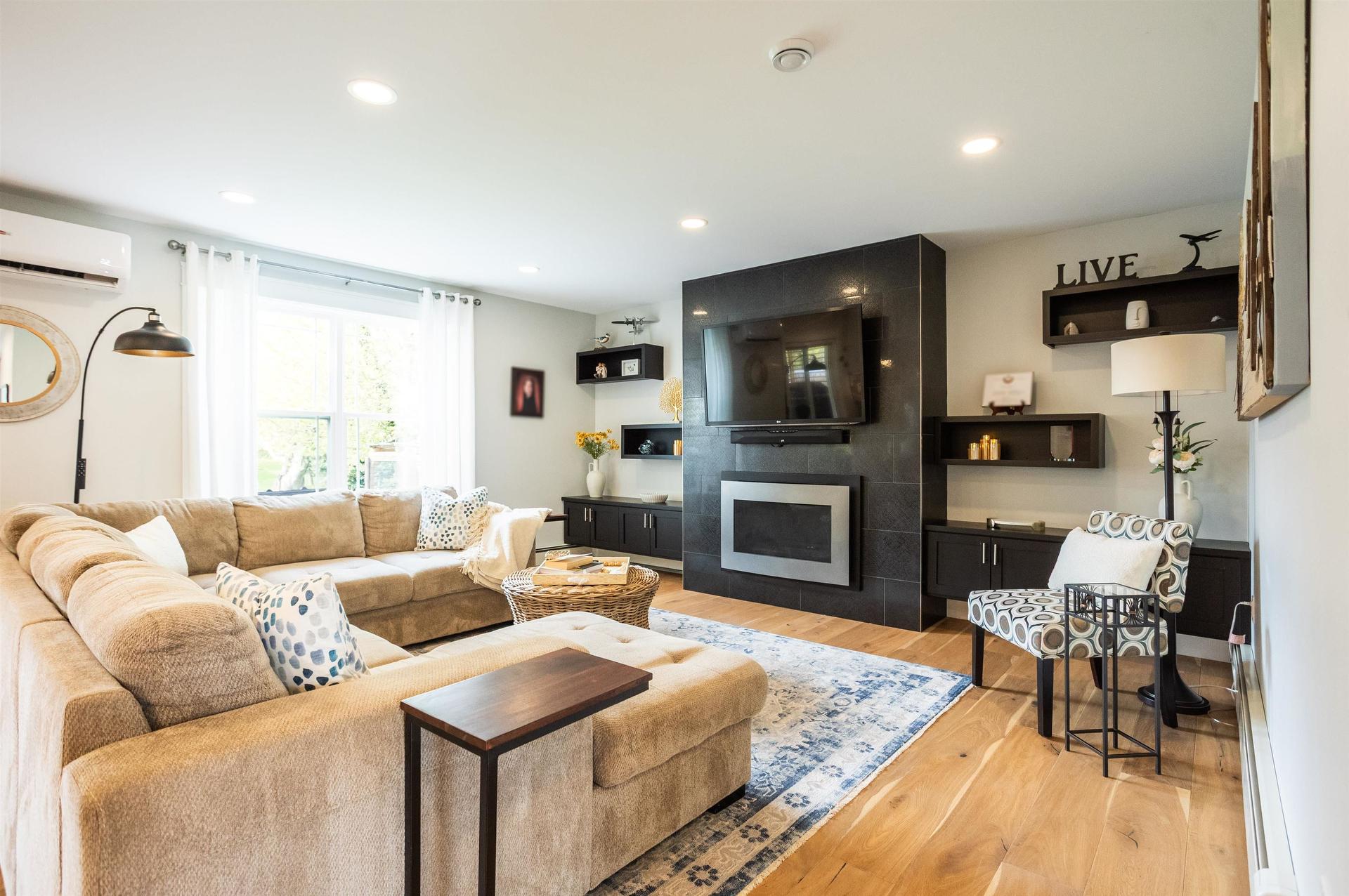123 Beach Grove Road, Charlottetown, PE - Indoor Photo Showing Living Room With Fireplace