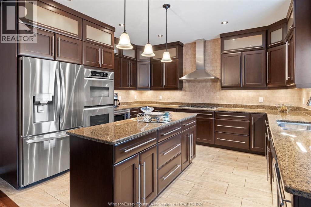2105 Washington Boulevard, Lasalle, ON - Indoor Photo Showing Kitchen With Double Sink With Upgraded Kitchen