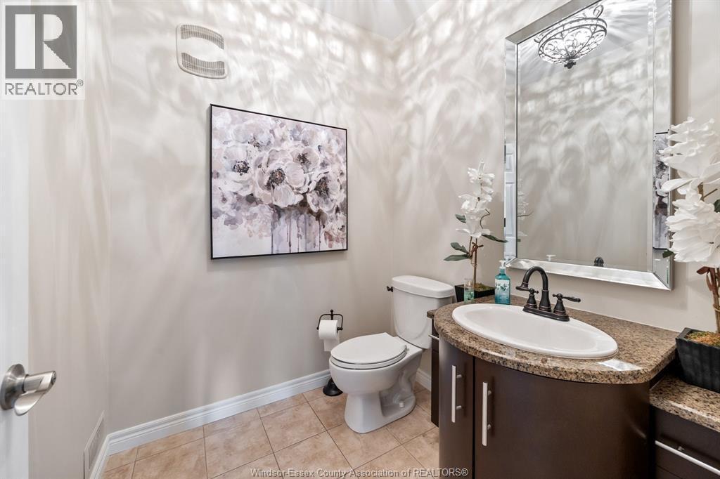 2105 Washington Boulevard, Lasalle, ON - Indoor Photo Showing Bathroom