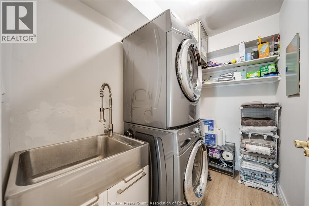 3601 Riverside Drive East Unit# 607, Windsor, ON - Indoor Photo Showing Laundry Room