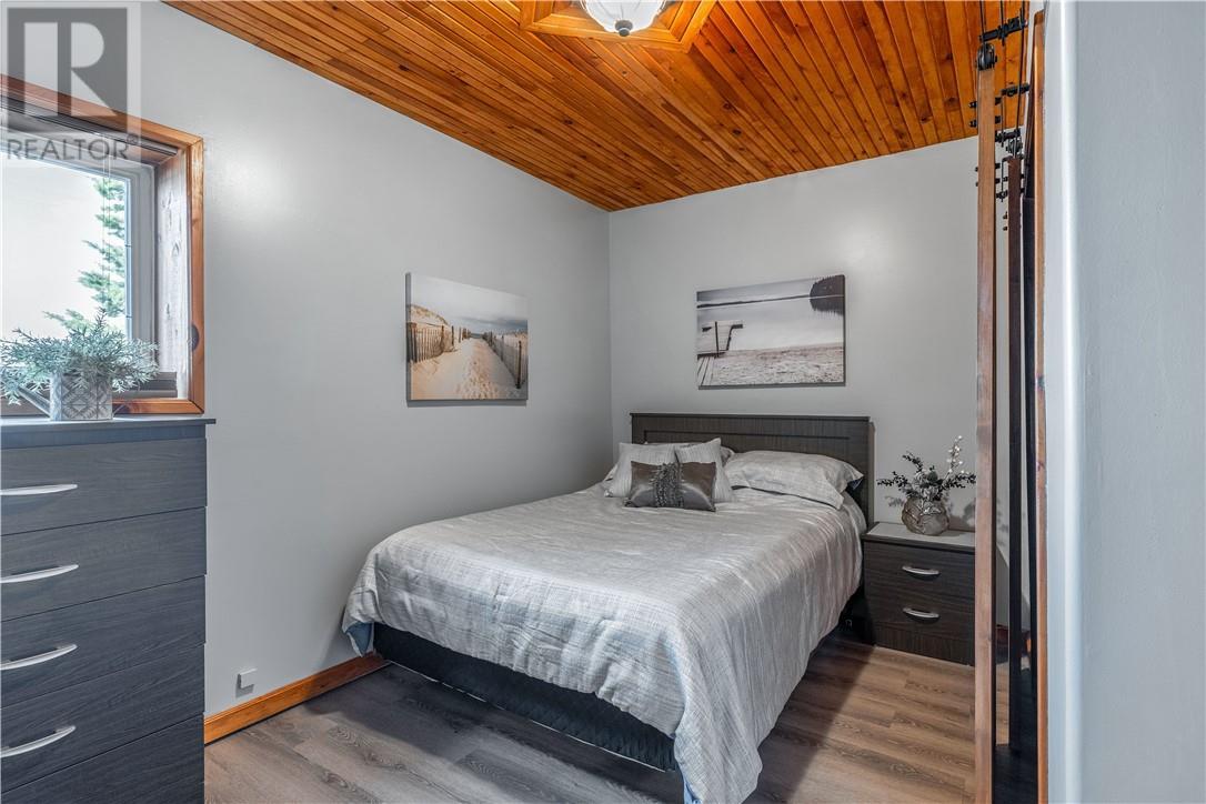 99 Curry Point, Markstay, ON - Indoor Photo Showing Bedroom
