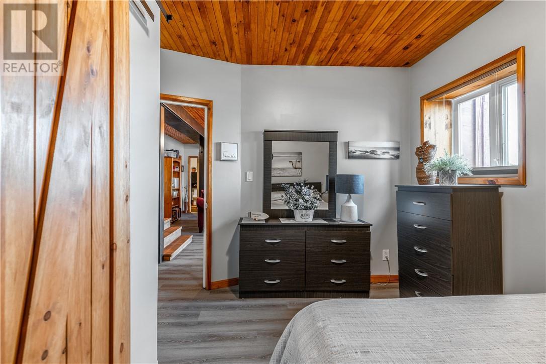 99 Curry Point, Markstay, ON - Indoor Photo Showing Bedroom