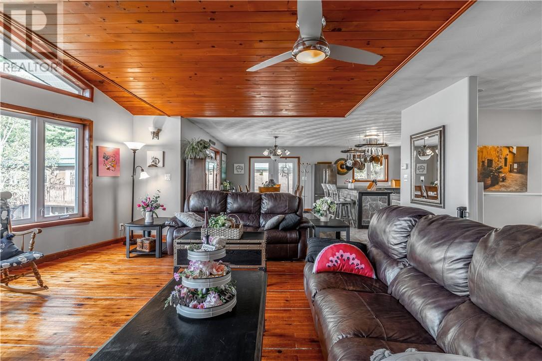 99 Curry Point, Markstay, ON - Indoor Photo Showing Living Room