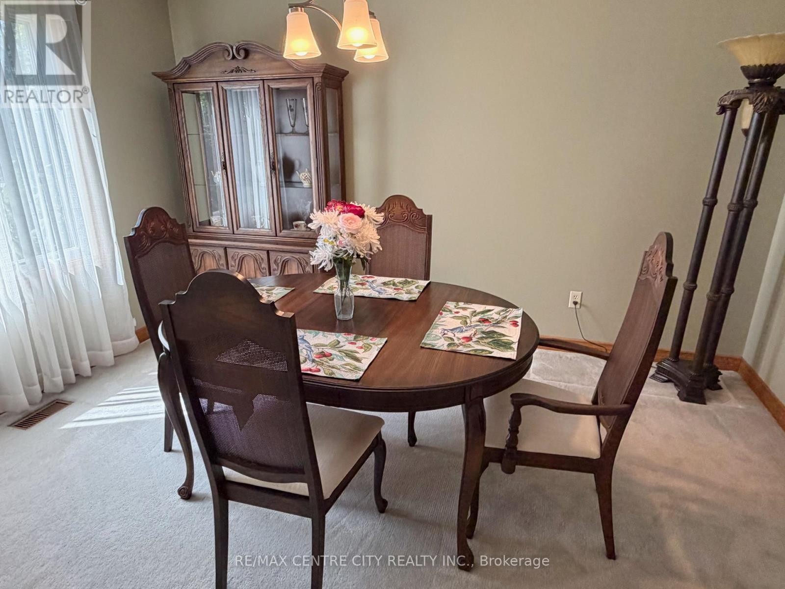 DINING ROOM - 31 Cavanaugh Crescent, St. Thomas, ON - Indoor Photo Showing Dining Room