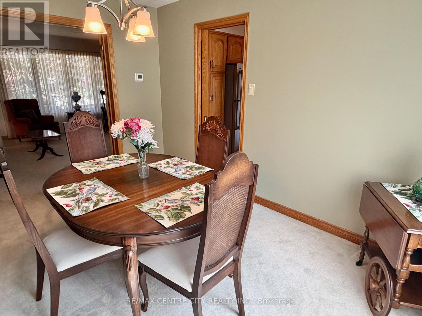 DINING ROOM - 31 Cavanaugh Crescent, St. Thomas, ON - Indoor Photo Showing Dining Room
