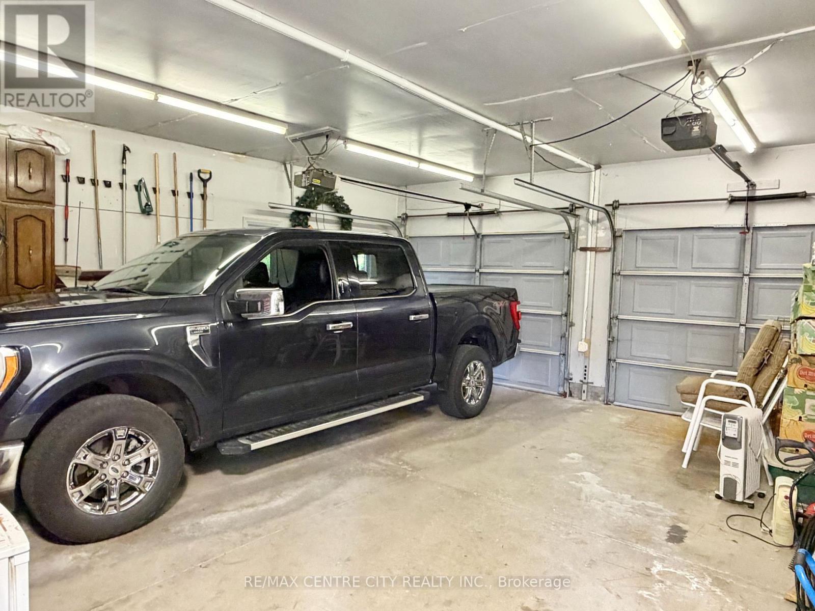 DOUBLE GARAGE - 31 Cavanaugh Crescent, St. Thomas, ON - Indoor Photo Showing Garage