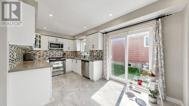 115 Micmac Crescent, Toronto, ON - Indoor Photo Showing Kitchen With Upgraded Kitchen