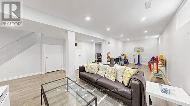 115 Micmac Crescent, Toronto, ON - Indoor Photo Showing Living Room