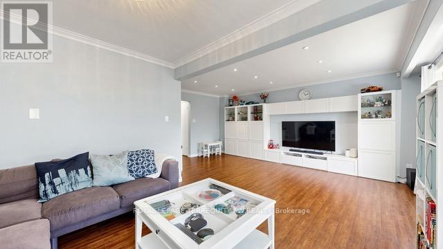 115 Micmac Crescent, Toronto, ON - Indoor Photo Showing Living Room