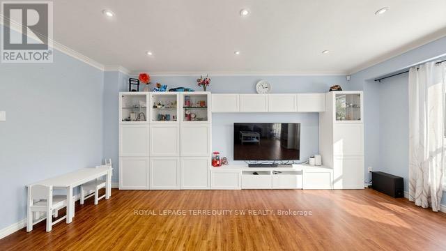 115 Micmac Crescent, Toronto, ON - Indoor Photo Showing Living Room