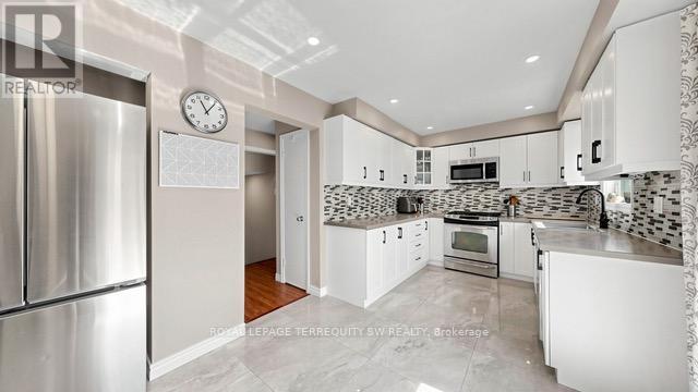 115 Micmac Crescent, Toronto, ON - Indoor Photo Showing Kitchen With Upgraded Kitchen
