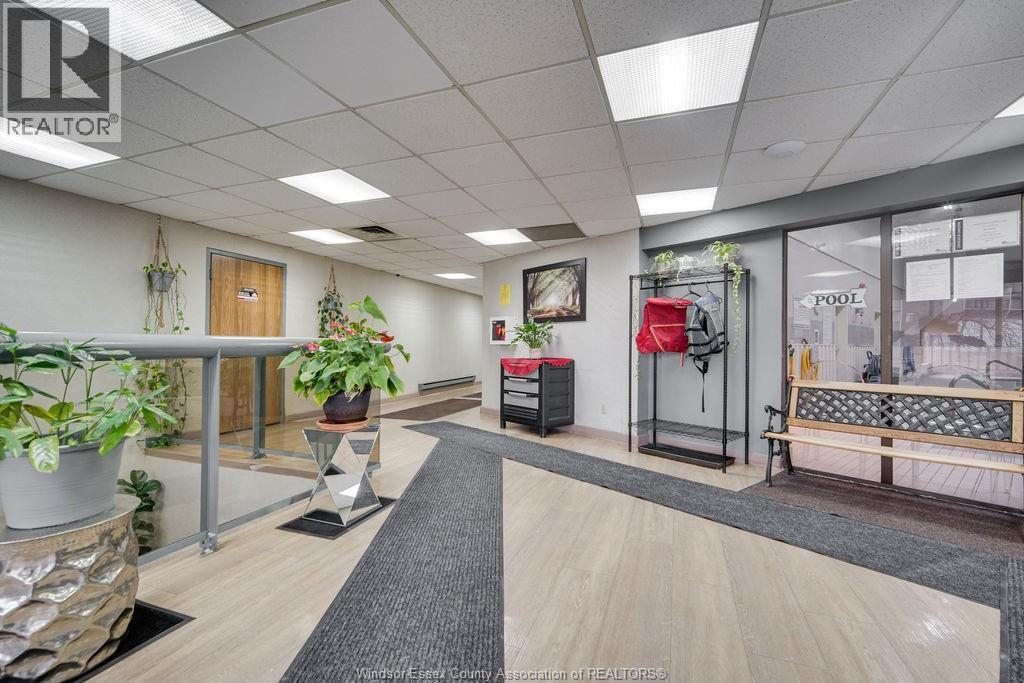 9099 Riverside Drive Unit# 221 E, Windsor, ON - Indoor