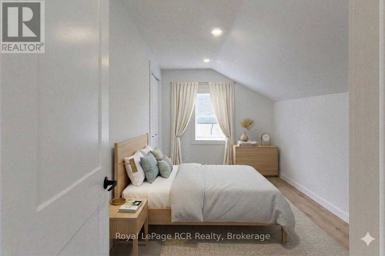 Virtually Staged - 563 7Th Avenue, Hanover, ON