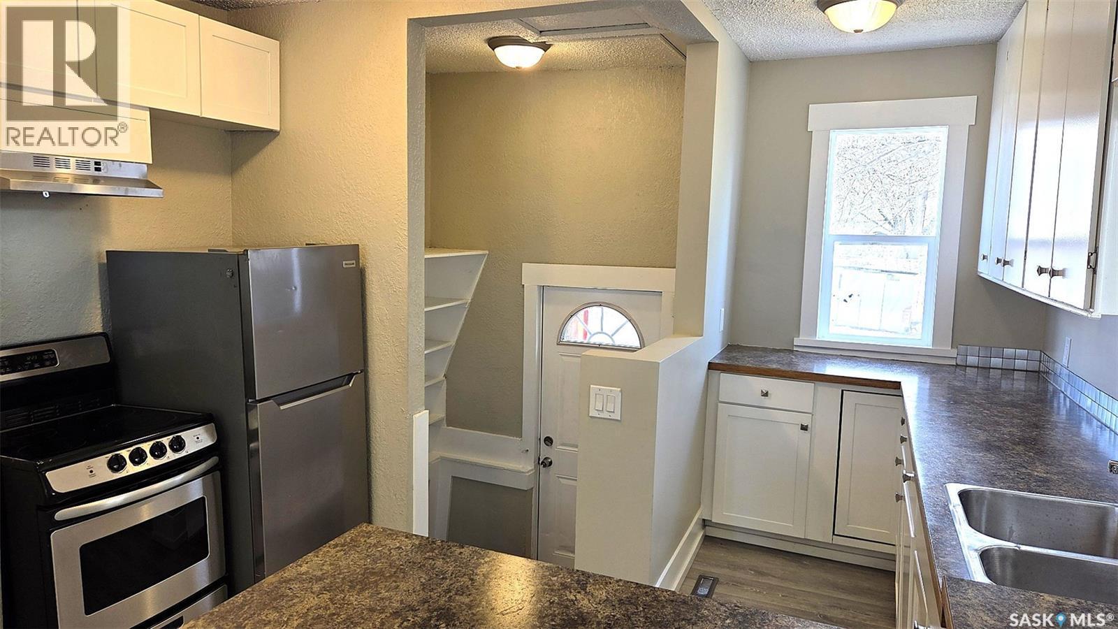 2023 Atkinson Street, Regina, SK - Indoor Photo Showing Kitchen With Double Sink