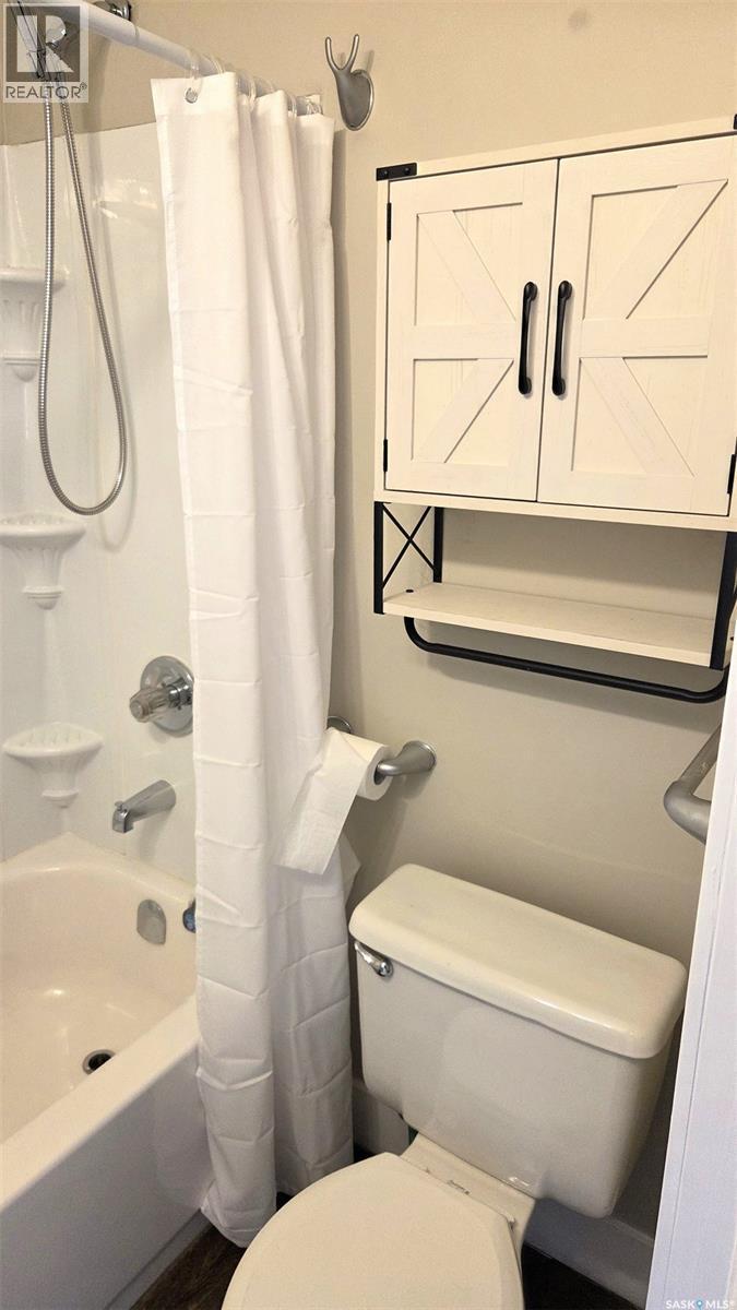 2023 Atkinson Street, Regina, SK - Indoor Photo Showing Bathroom