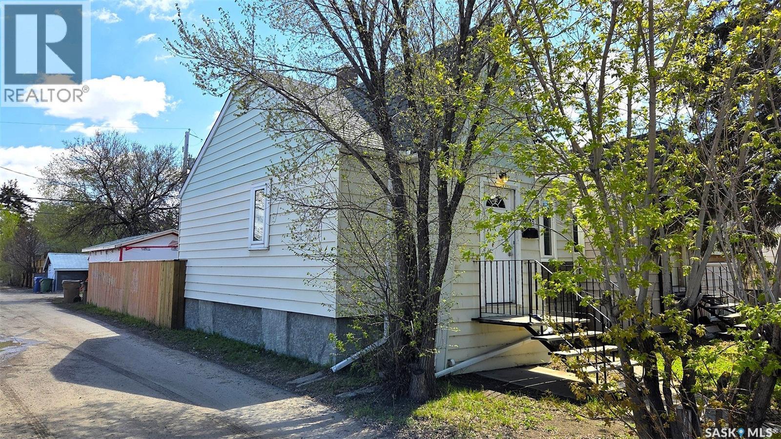 2023 Atkinson Street, Regina, SK - Outdoor