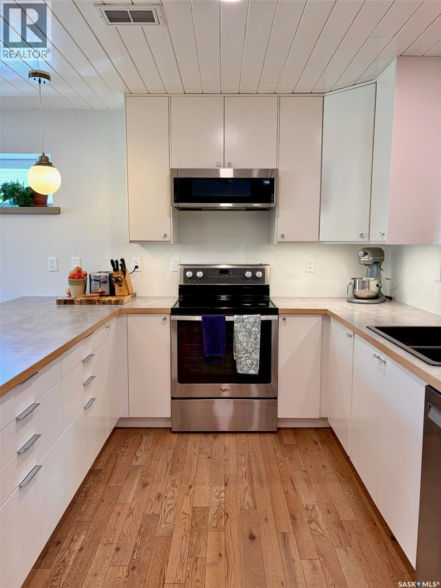 607 K Avenue S, Saskatoon, SK - Indoor Photo Showing Kitchen