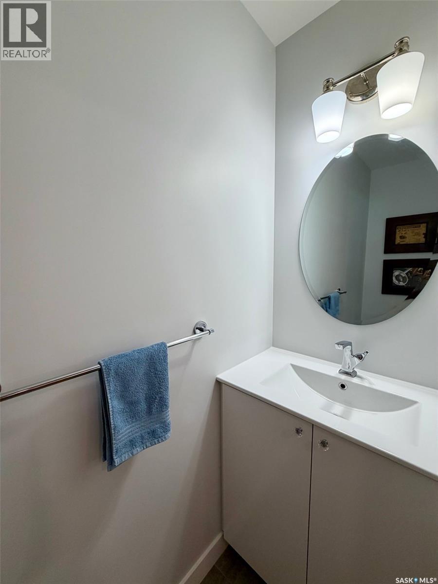 607 K Avenue S, Saskatoon, SK - Indoor Photo Showing Bathroom