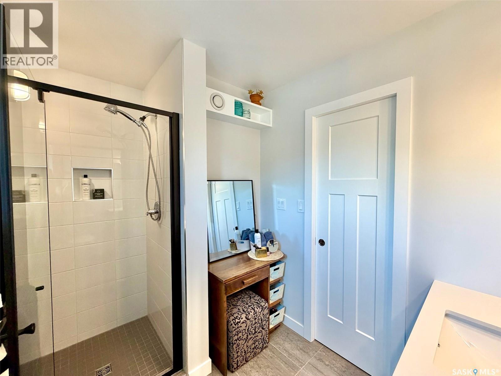607 K Avenue S, Saskatoon, SK - Indoor Photo Showing Bathroom