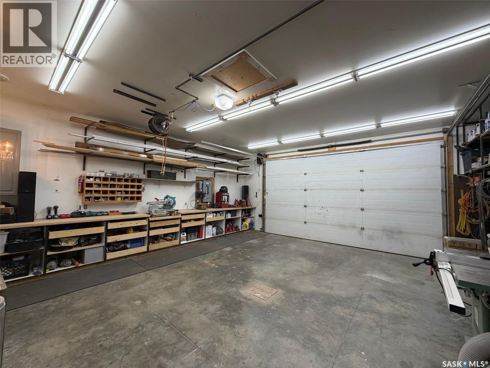 607 K Avenue S, Saskatoon, SK - Indoor Photo Showing Garage