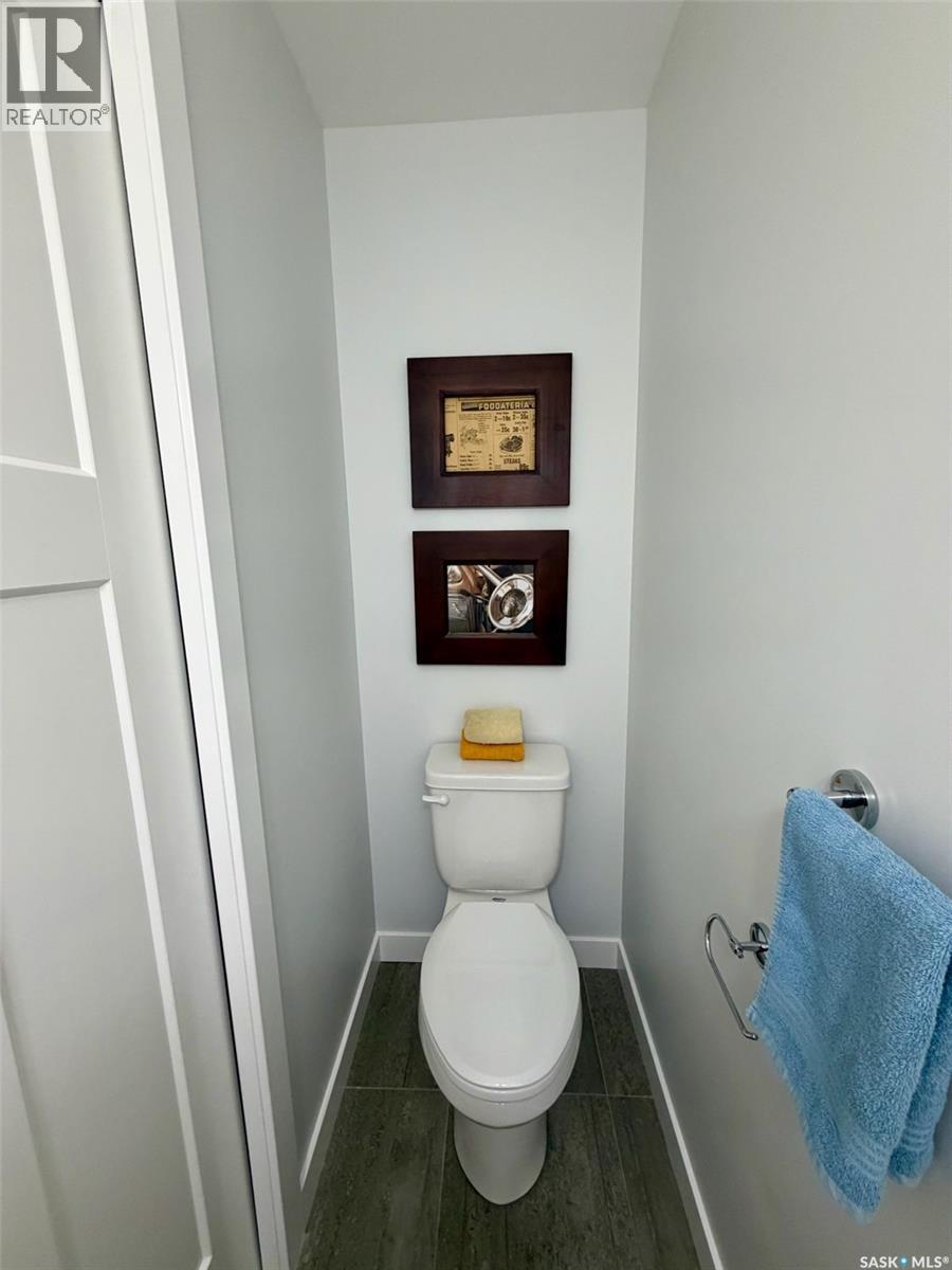 607 K Avenue S, Saskatoon, SK - Indoor Photo Showing Bathroom