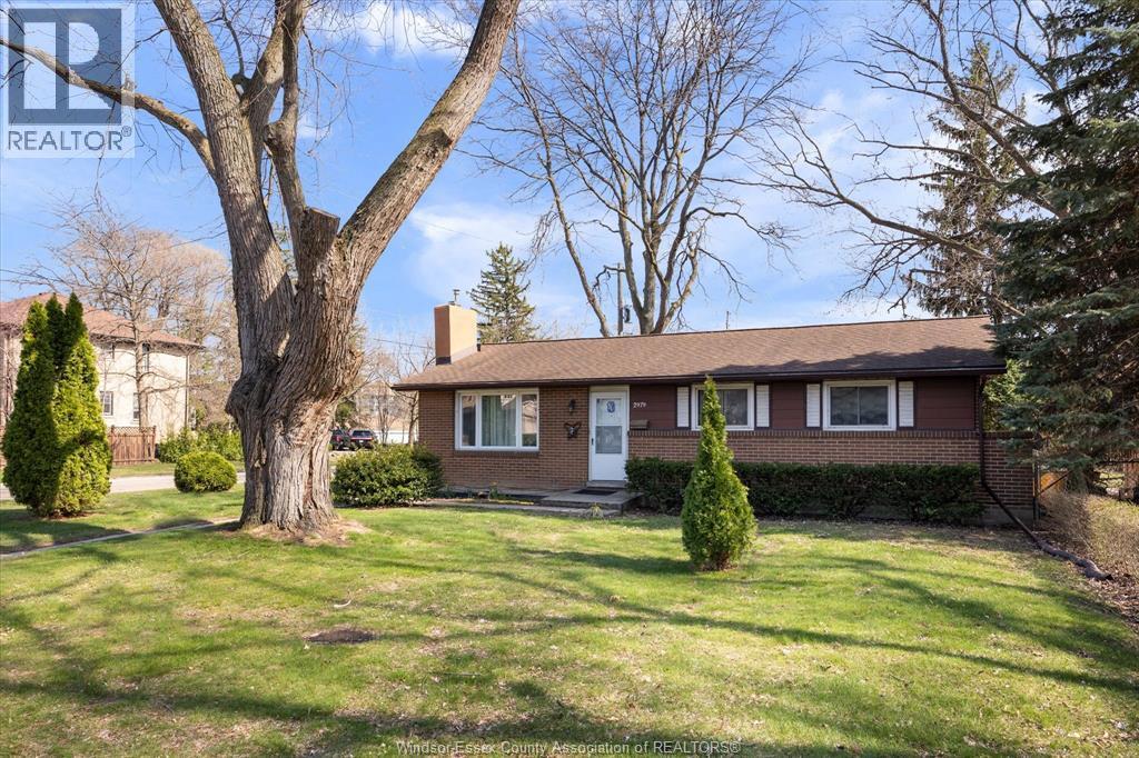 2979 Orion, Windsor, ON - Outdoor