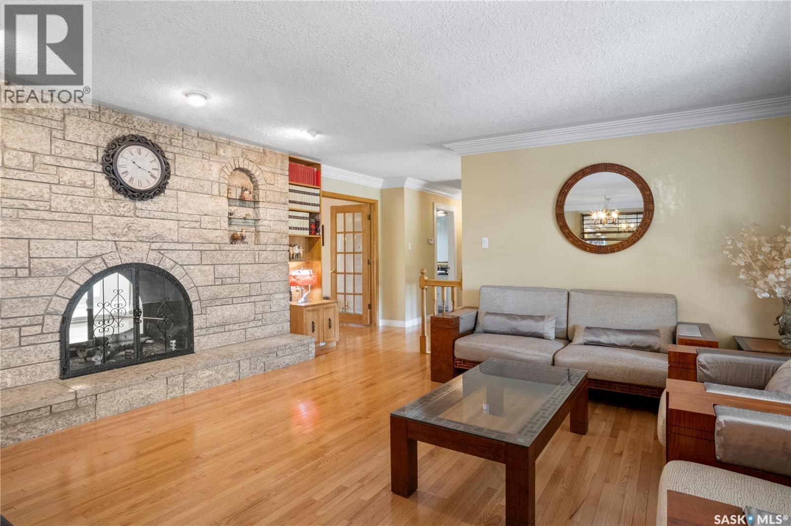 66 Leslie Place, Regina, SK - Indoor Photo Showing Living Room With Fireplace