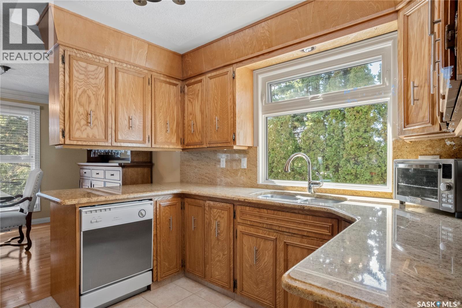 66 Leslie Place, Regina, SK - Indoor Photo Showing Kitchen With Double Sink