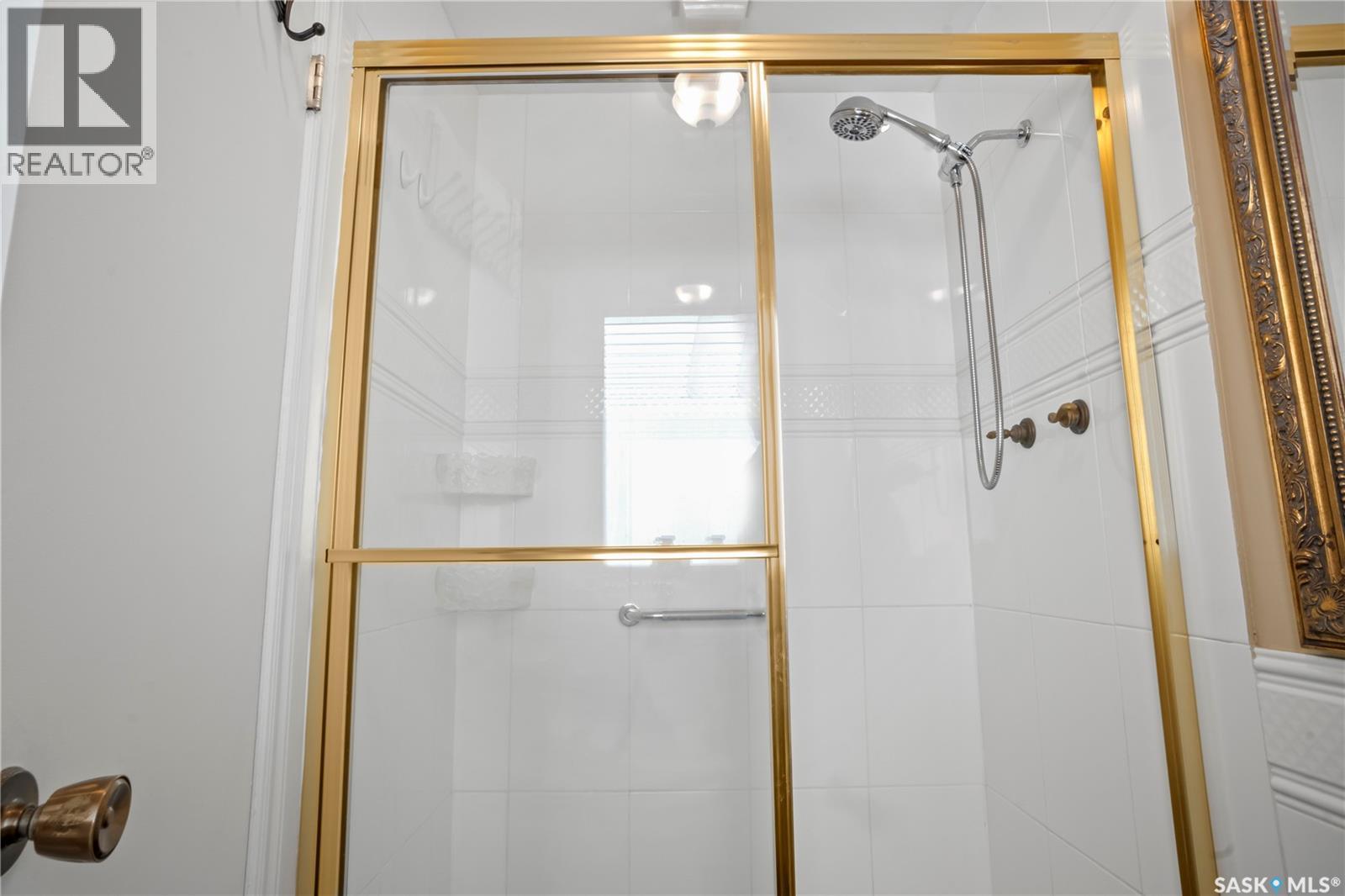 66 Leslie Place, Regina, SK - Indoor Photo Showing Bathroom