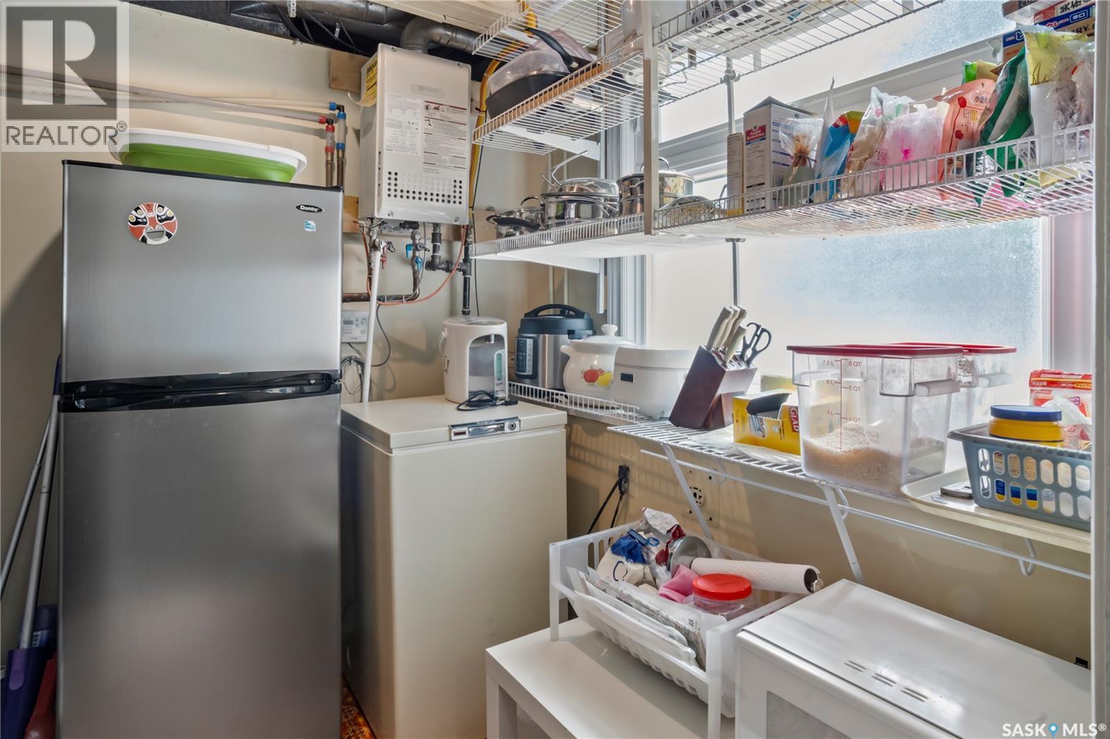 66 Leslie Place, Regina, SK - Indoor Photo Showing Laundry Room